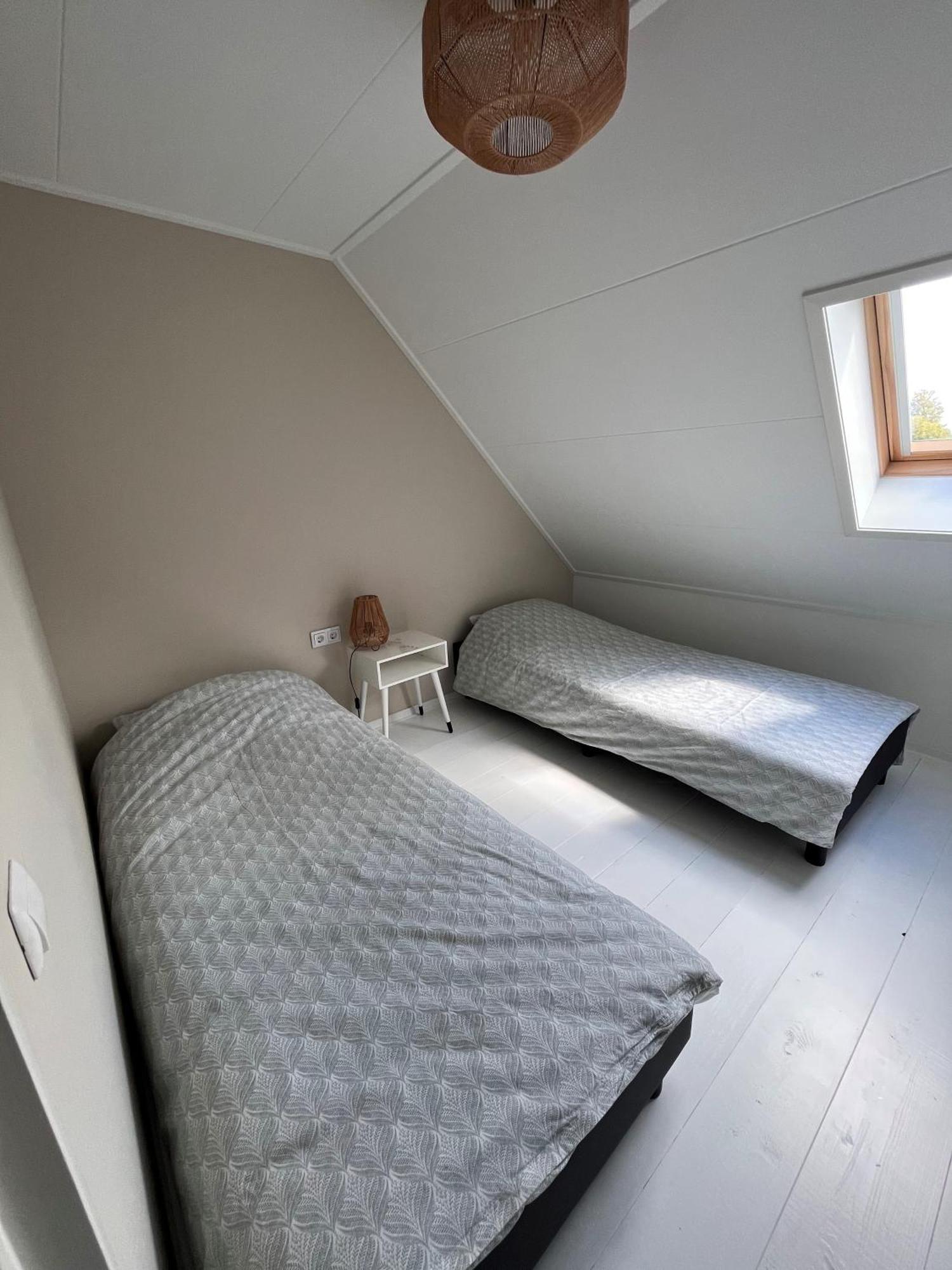 Cosy Vacation Home With Large Fenced Garden بروينسي المظهر الخارجي الصورة