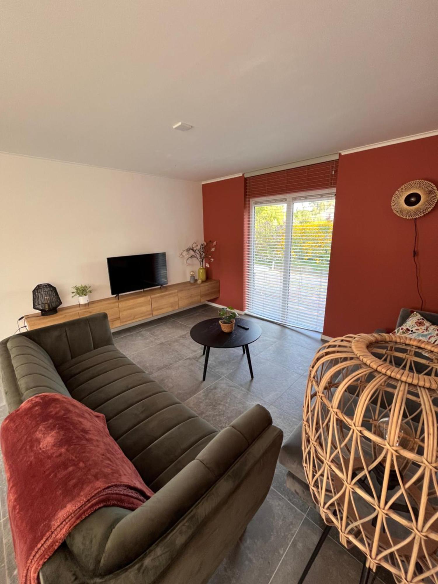 Cosy Vacation Home With Large Fenced Garden بروينسي المظهر الخارجي الصورة